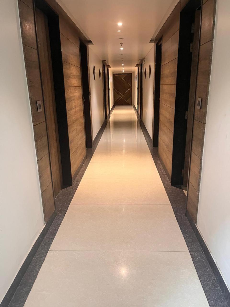 Hotel Parklane Агра Экстерьер фото