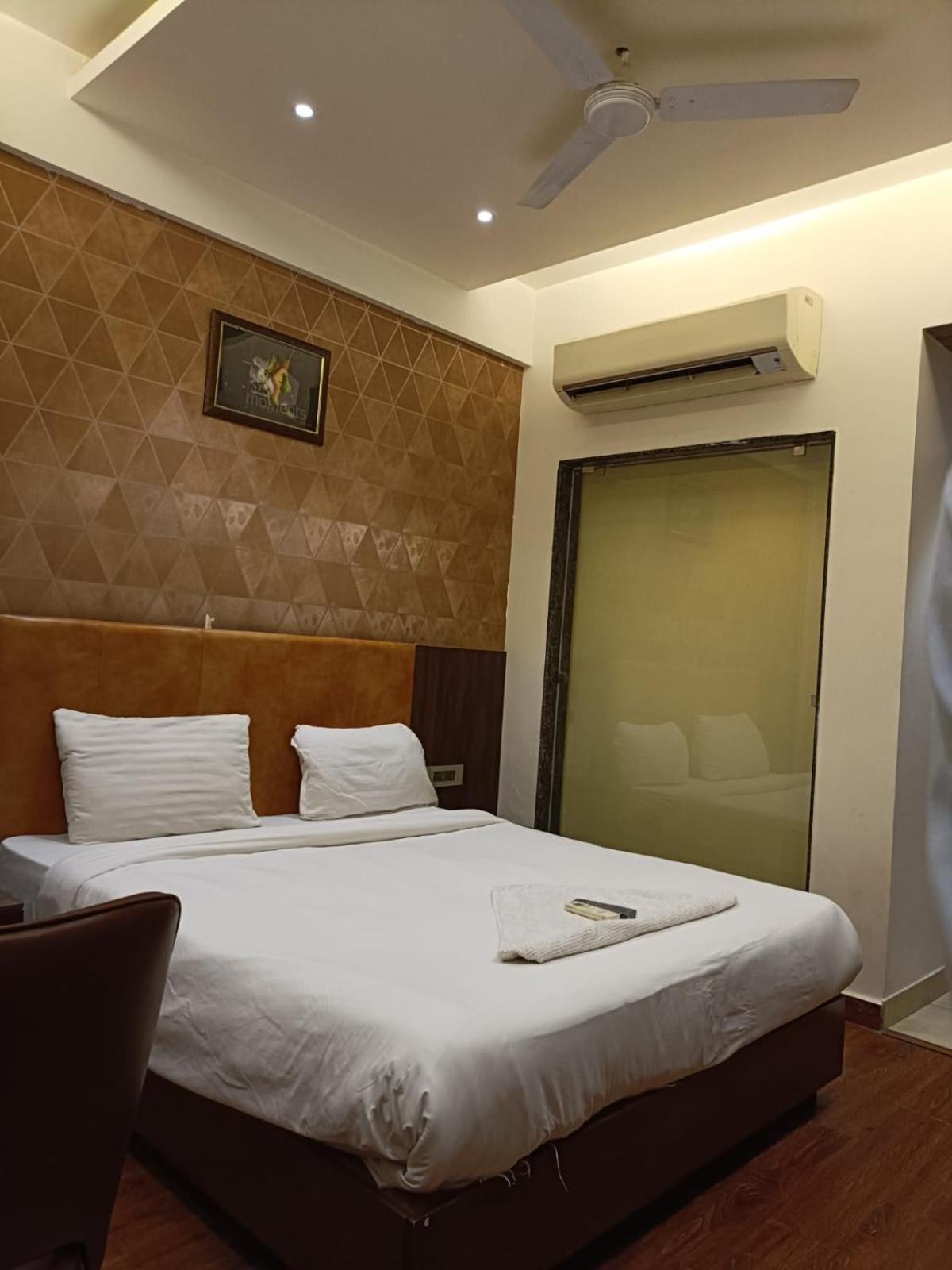 Hotel Parklane Агра Экстерьер фото