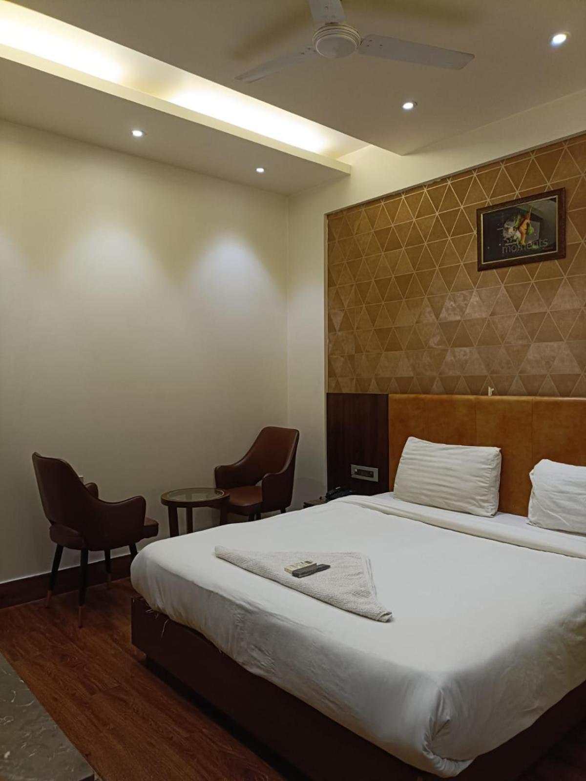 Hotel Parklane Агра Экстерьер фото