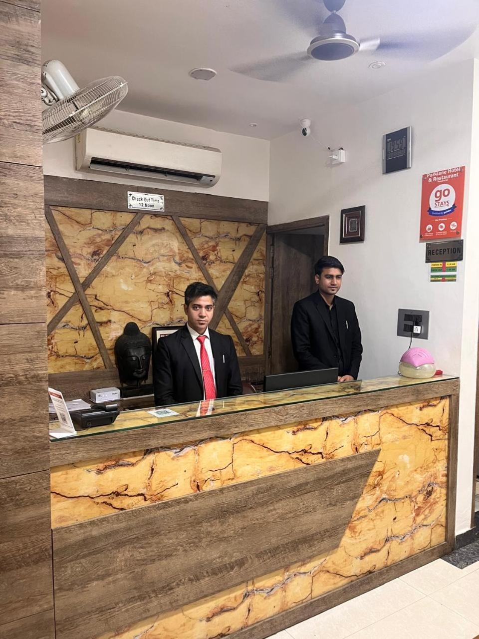 Hotel Parklane Агра Экстерьер фото